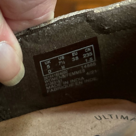 Clarks trish bell metallic suede slip on l
Bootie flats 7.5 office city comfort - Picture 5 of 5